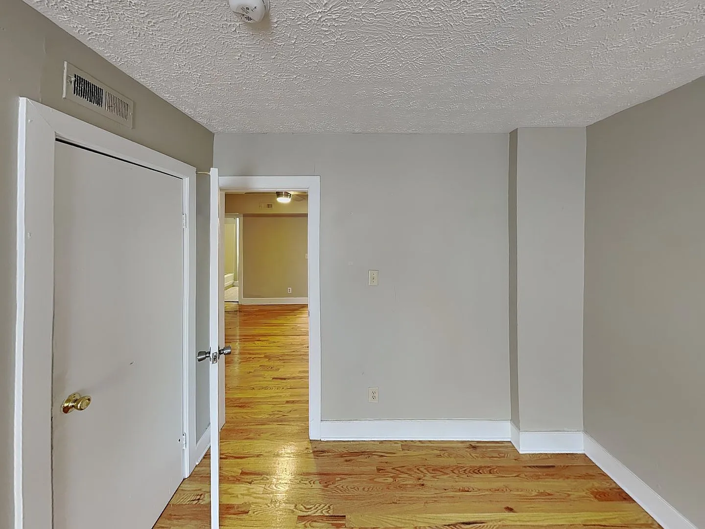 2 bed, 1.0 bath, 700 sqft, $1,099 — Photo 4