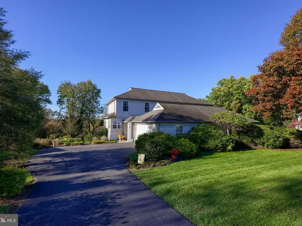 18 Laurelgate Pl, Millersville, PA 17551
