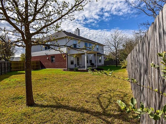 5th image of 1104 Saint John Ct