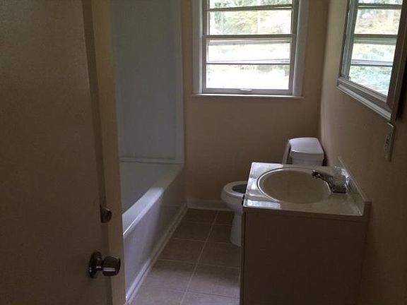 3rd image of 793 Aberdeen Dr
