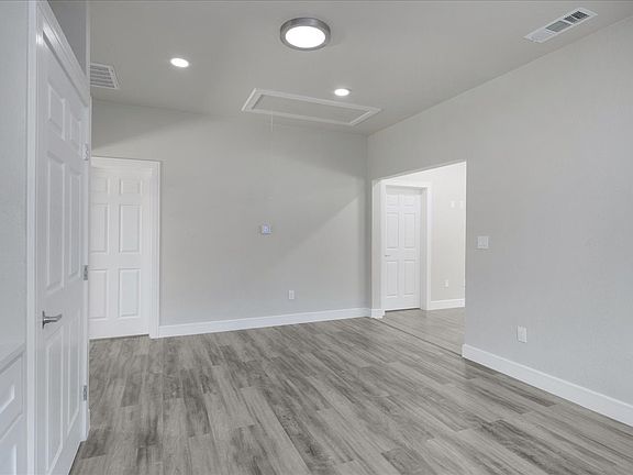 5th image of 1213 E Houston St