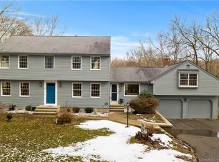 6 Cornell Ct, Gales Ferry, CT 06335