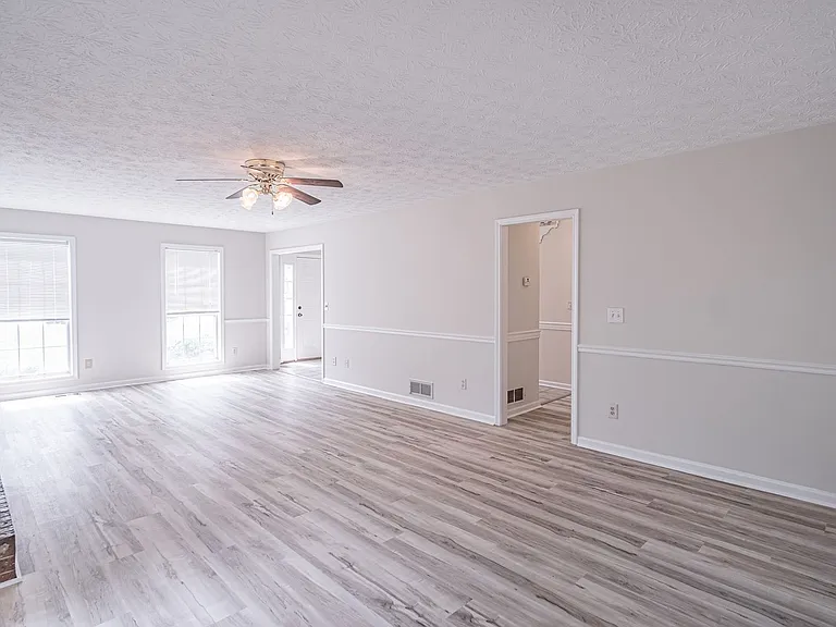2402 Betsy Ct SW — Photo 13