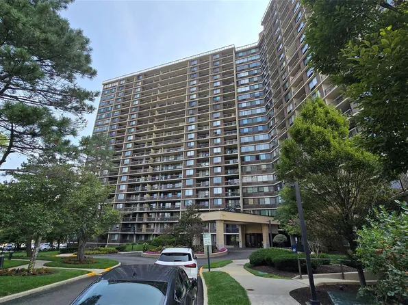 2 Bay Club Dr #10Z3, Bayside, NY 11360