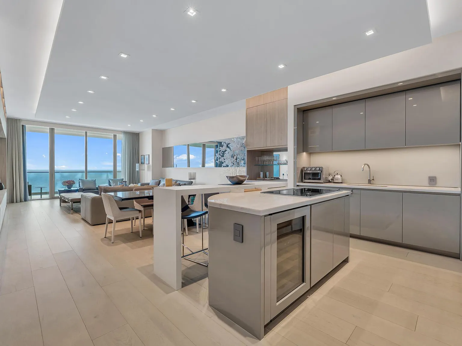 4 bed, 5.5 bath, 2682 sqft, $30,000 — Photo 4
