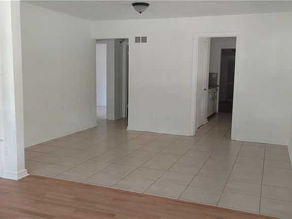 3rd image of 2525 48th Ave N