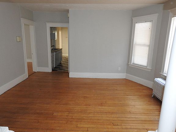 4th image of 81-83 Kenoza Ave #1