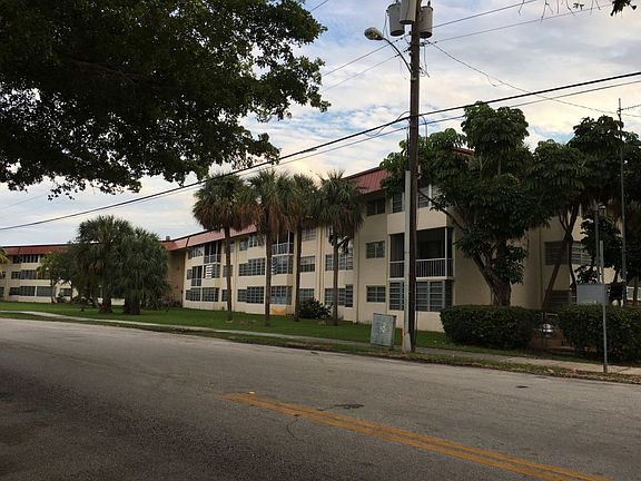 3rd image of 1400 NE 191st St APT 203