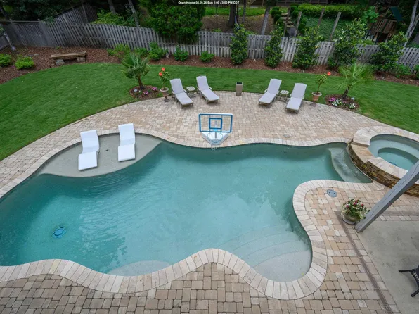 8237 Castlehill Rd, Birmingham, AL 35242