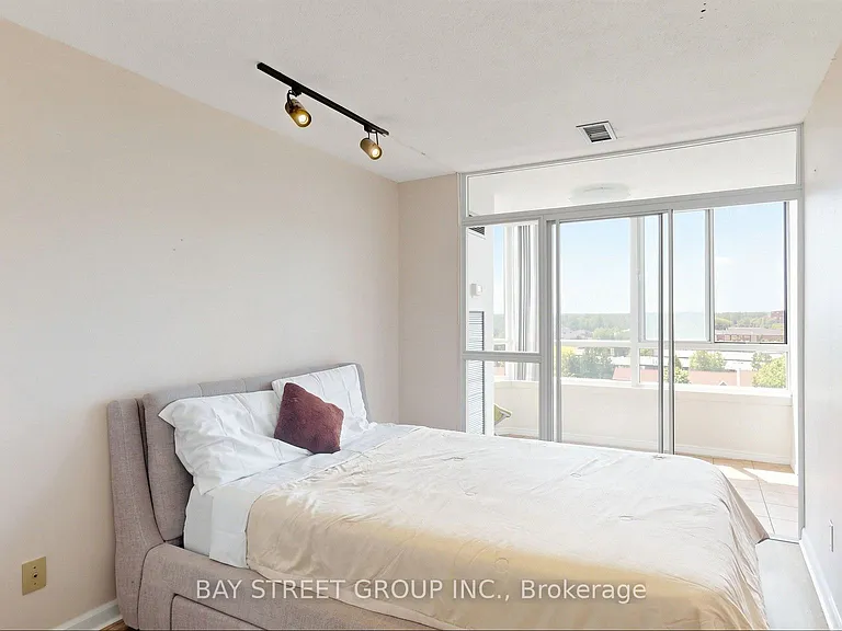 1001 Cedarglen Gate #Penthouse 720 — Photo 27