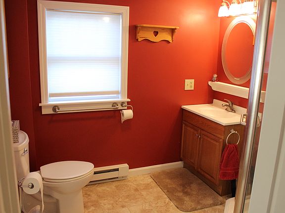 1st Floor Bathroom
