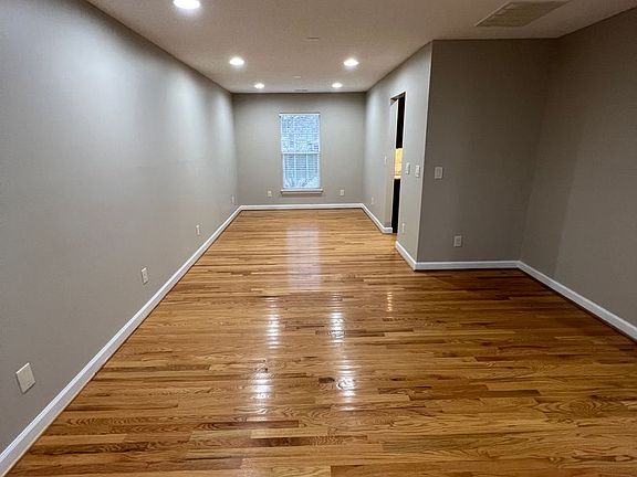 4th image of 6893 Fenwick Dr