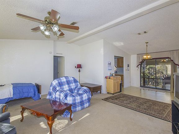5th image of 150 Crest Dr