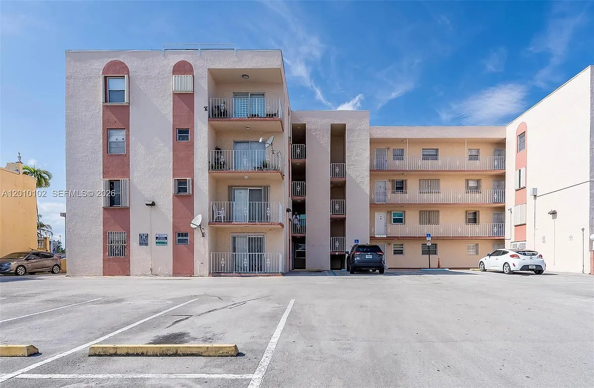 Building Photo - 6820 W Flagler St #310