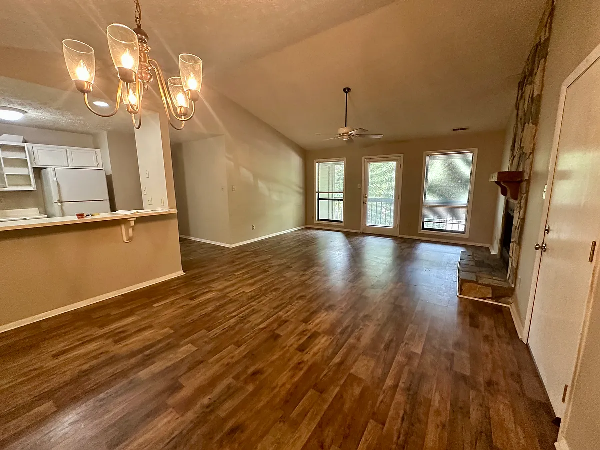 Building Photo - 1816 Tryon Dr #8