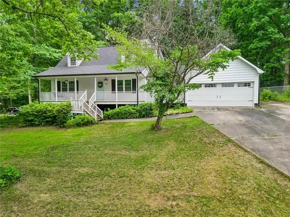 806 Valley Run Dr, Bremen, GA 30110