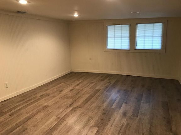 3rd image of 1592 Mill St