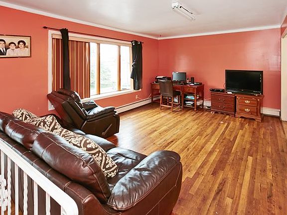 3rd image of 336 Doherty Ave