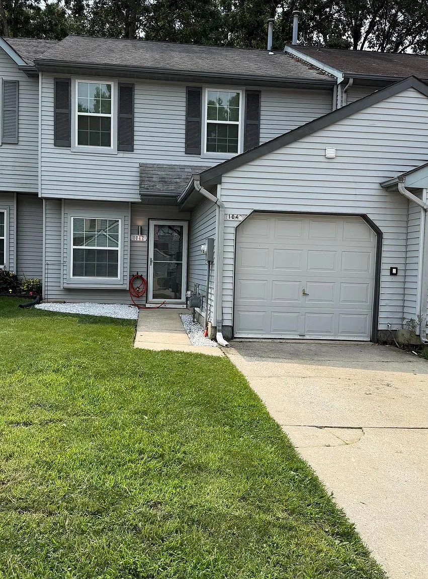 3 bed, 1.5 bath, 1314 sqft, $2,700 — Photo 2