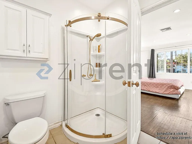 138 N Hamel Dr — Photo 21