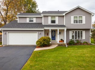 983 Manor Dr, Silver Lake, WI 53170