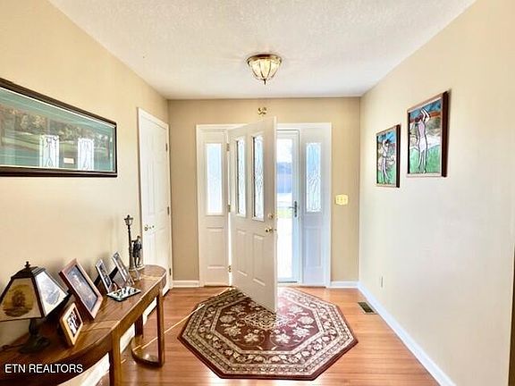 4th image of 14 Brooks Ln