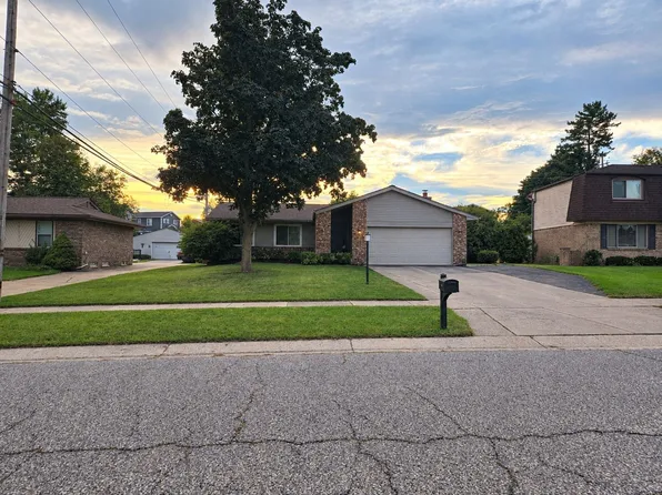4035 Ironside Dr, Waterford, MI 48329