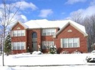135 Cambridge Dr, Aurora, OH 44202