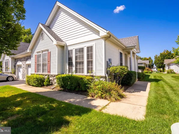 21 Meadowlark Dr, Hamilton, NJ 08690