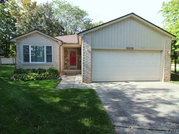 31115 S Wind Ct, Fraser, MI 48026