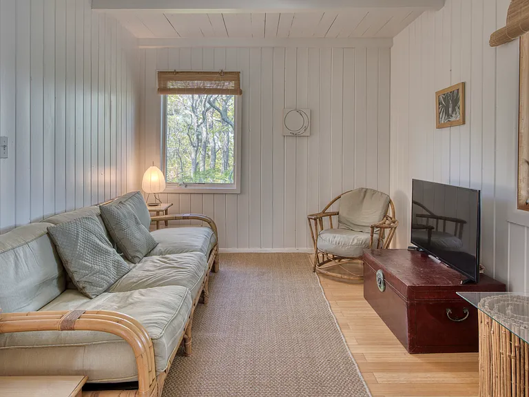 2045 Lake Dr — Photo 10