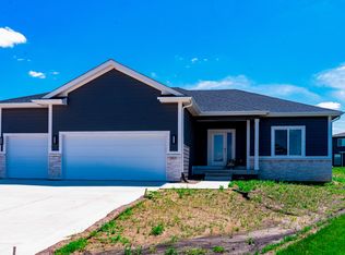 205 11th Ct NW, Bondurant, IA 50035