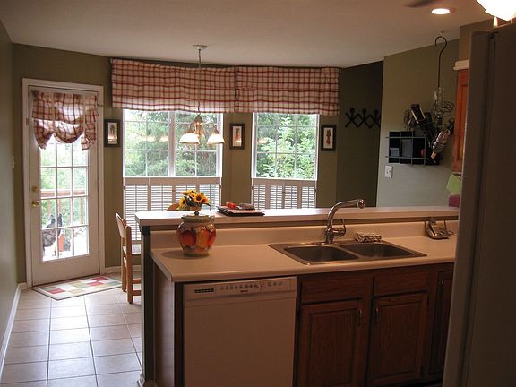 Eat In Kitchen