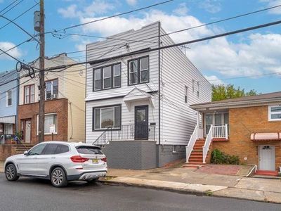 143 Roosevelt Ave, Jersey City, NJ, 07304