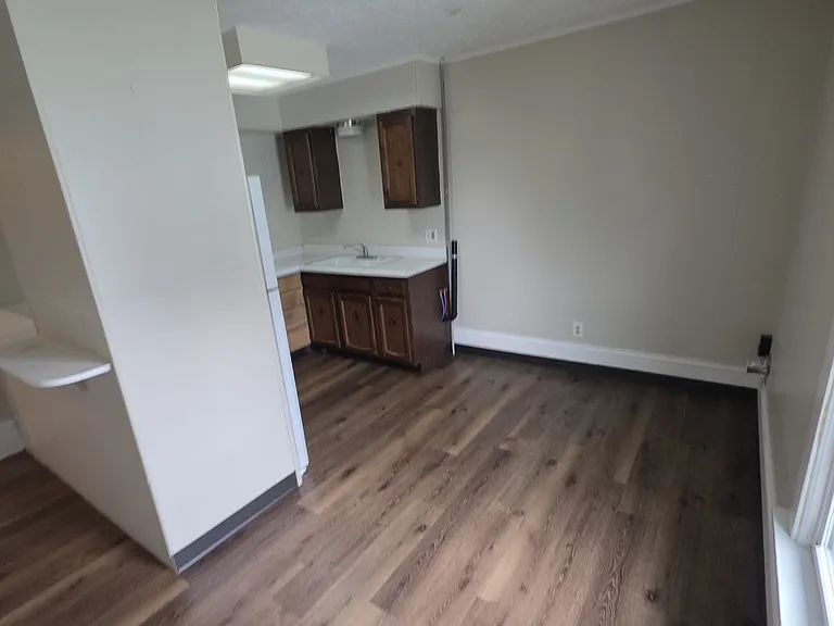 706 Greenfield Ave SW #2F — Photo 3