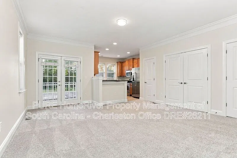 3 bed, 2.5 bath, 2449 sqft, $2,999 — Photo 3