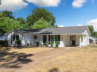 1860 Brookhaven Dr, Southaven, MS 38671