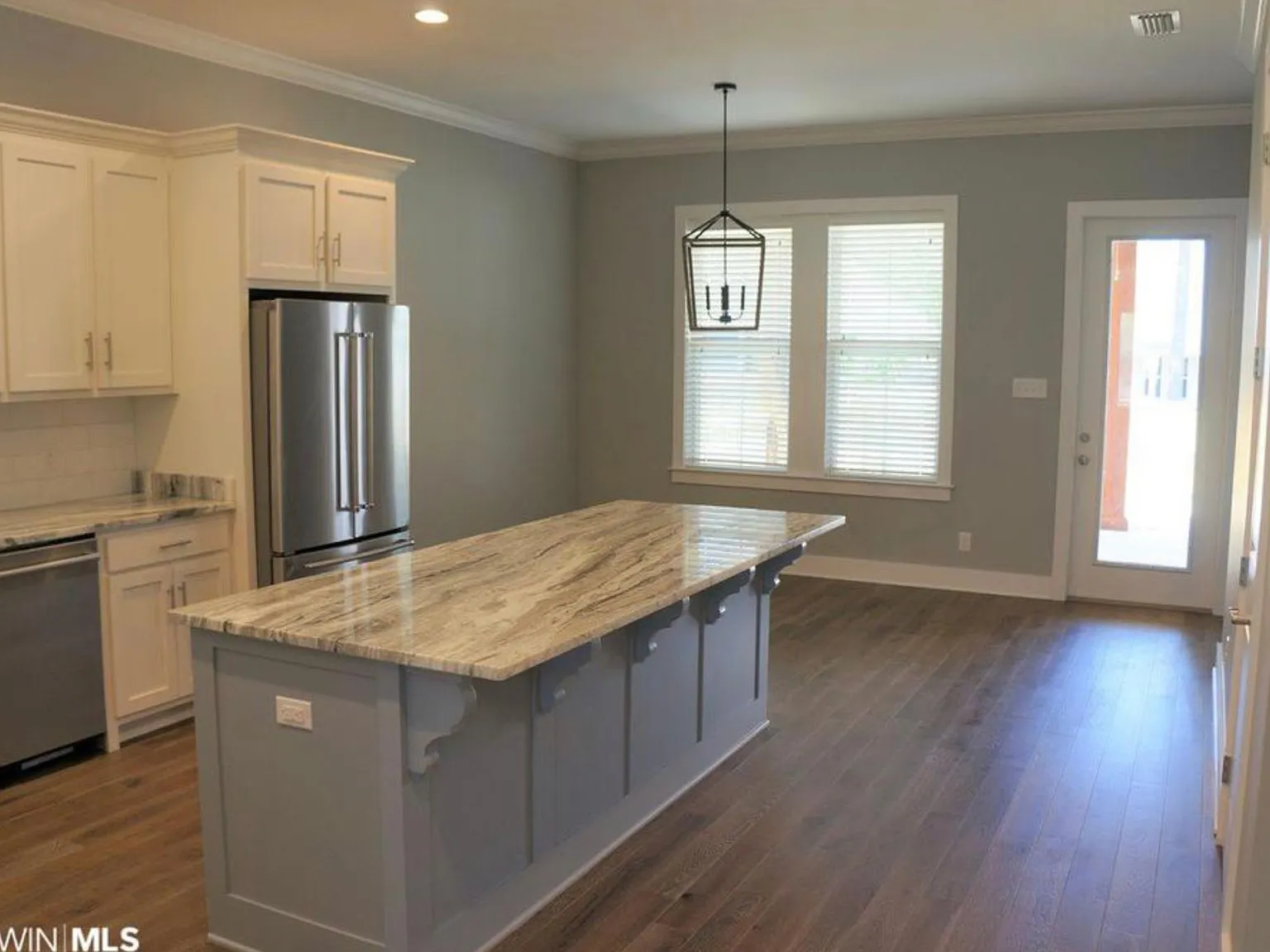 4 bed, 2493 sqft, $3,500 — Photo 4