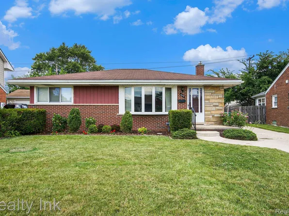 6647 Sharon St, Garden City, MI 48135