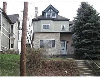 330 Lafayette Ave photo 1