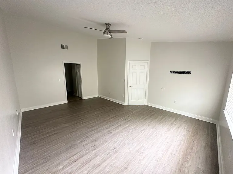 8824 Coral Palms Ct #B — Photo 10