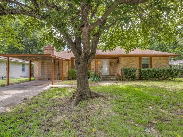 1306 Magnolia St, Gainesville, TX 76240