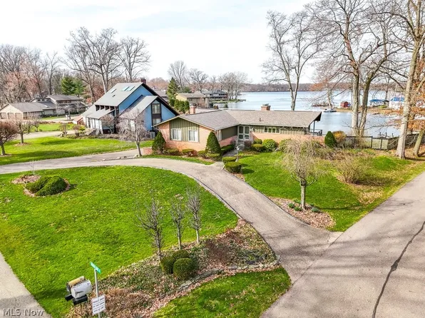 211 S Bay Dr, New Franklin, OH 44319