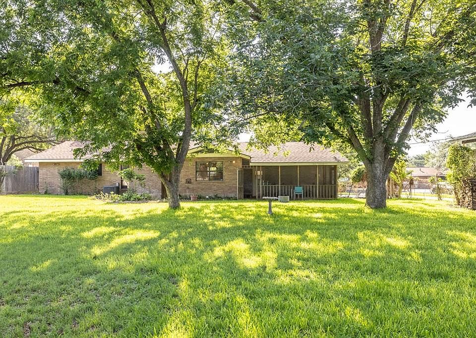 1st image of 203 Crestwood Dr