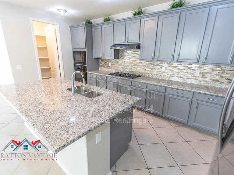 15244 W Moreland St — Photo 7