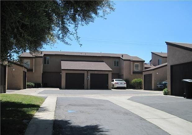 1st image of 586 Parkview Dr