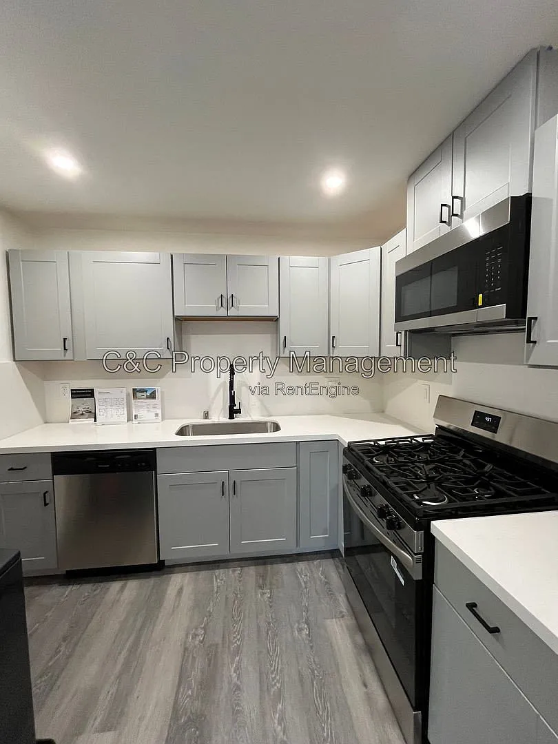 3 bed, 1.0 bath, 1000 sqft, $3,570 — Photo 1