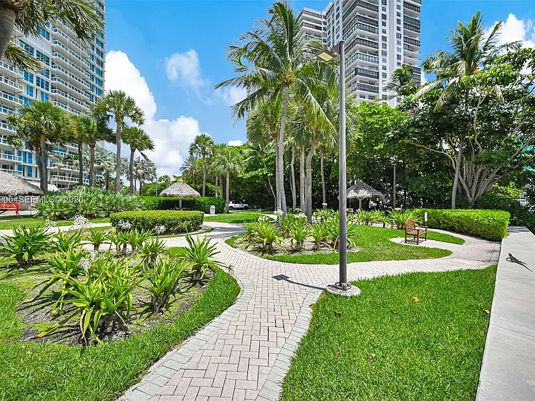 2451 Brickell Ave #5G — Photo 10