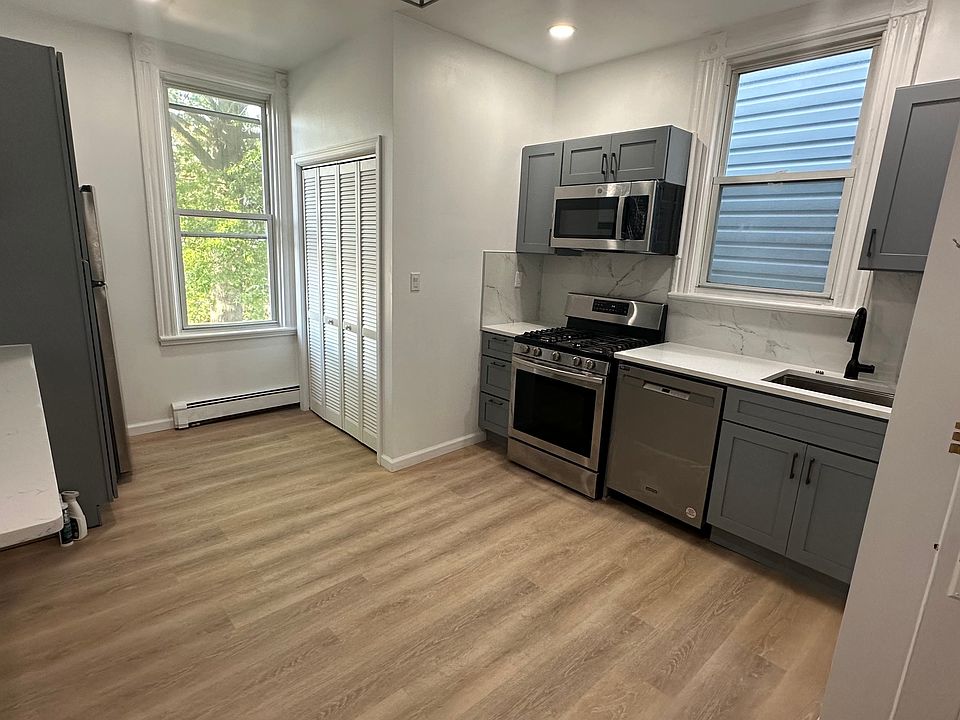Modern Kitchen with all Appliances and Laundry