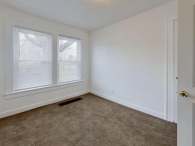 701 W Hanna Ave — Photo 11
